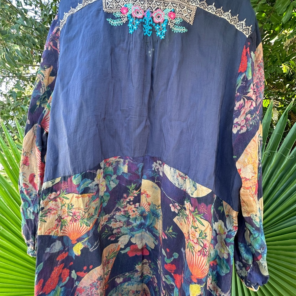 🌼Beautiful Johnny Was Floral Embroidered Blouse/Tunic - Picture 5 of 9